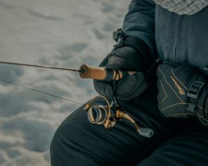 how to play ice fishing live