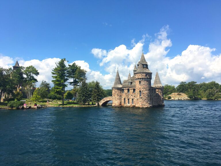 thousand islands national park - Scenery with castle above water