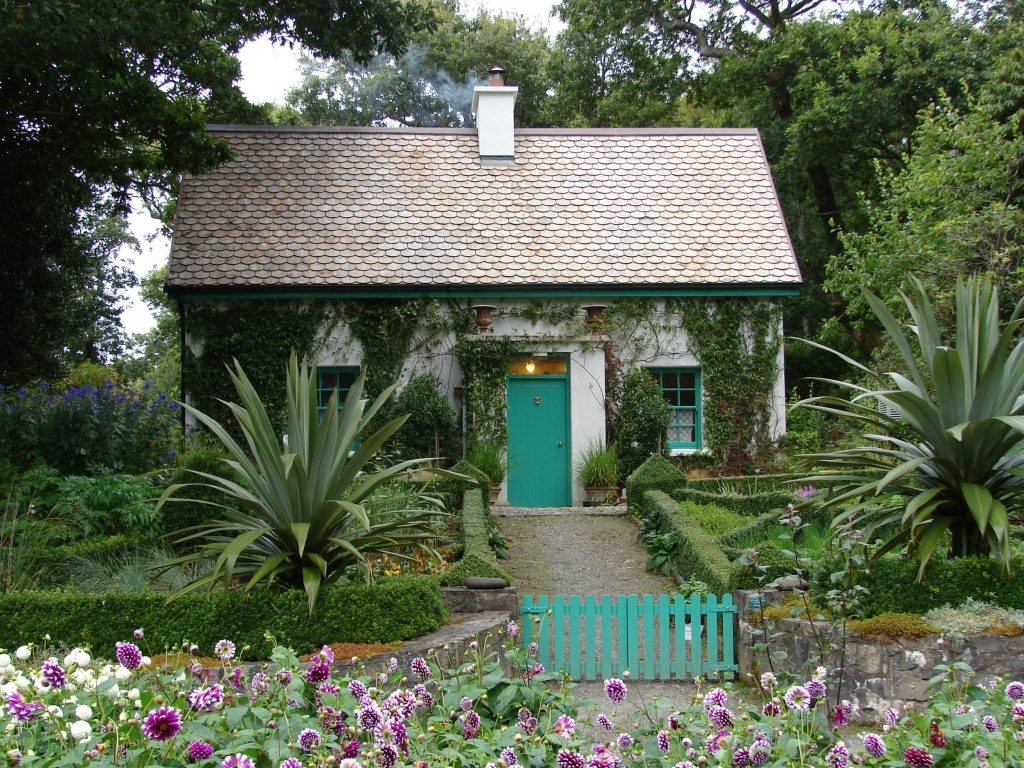 Summer Cottage Retreat Tips for Relaxation, Activities, and Safety