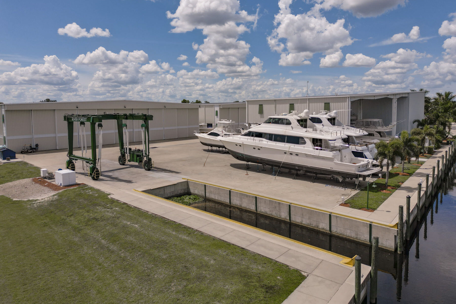 River Forest Yachting Center - La Belle