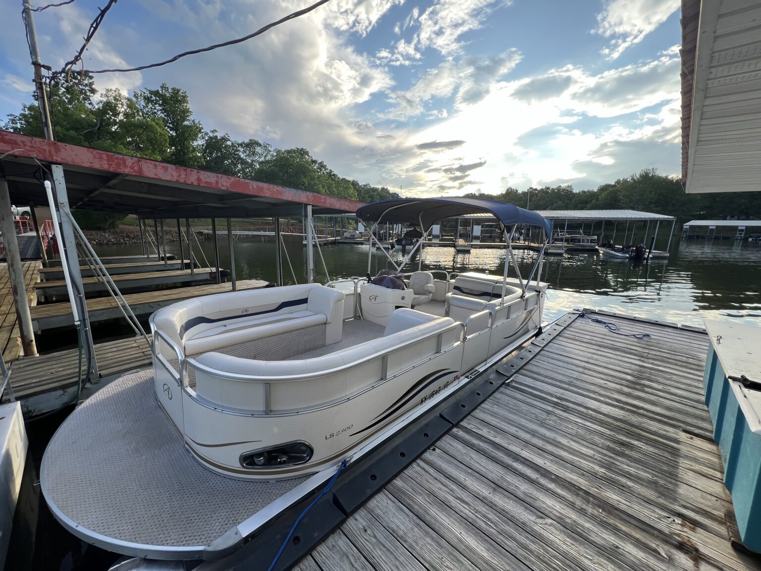 Cozy Cove Waterfront Resort