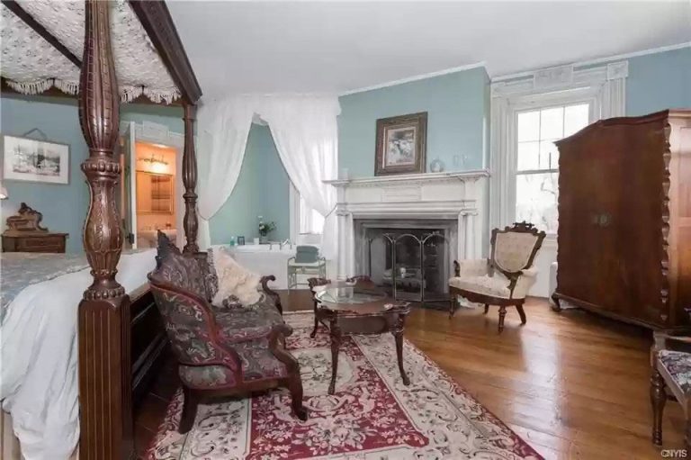 River Edge Mansion Bed And Breakfast