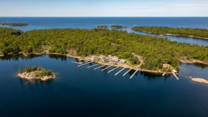 Henry's Fish Restaurant And Marina