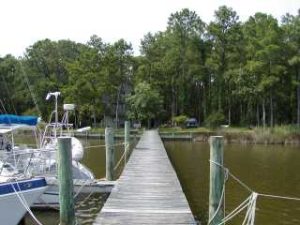 Boonedocks Marina And Guest House