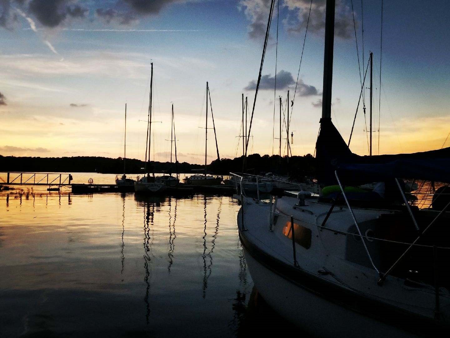 Harbor Island Yacht Club
