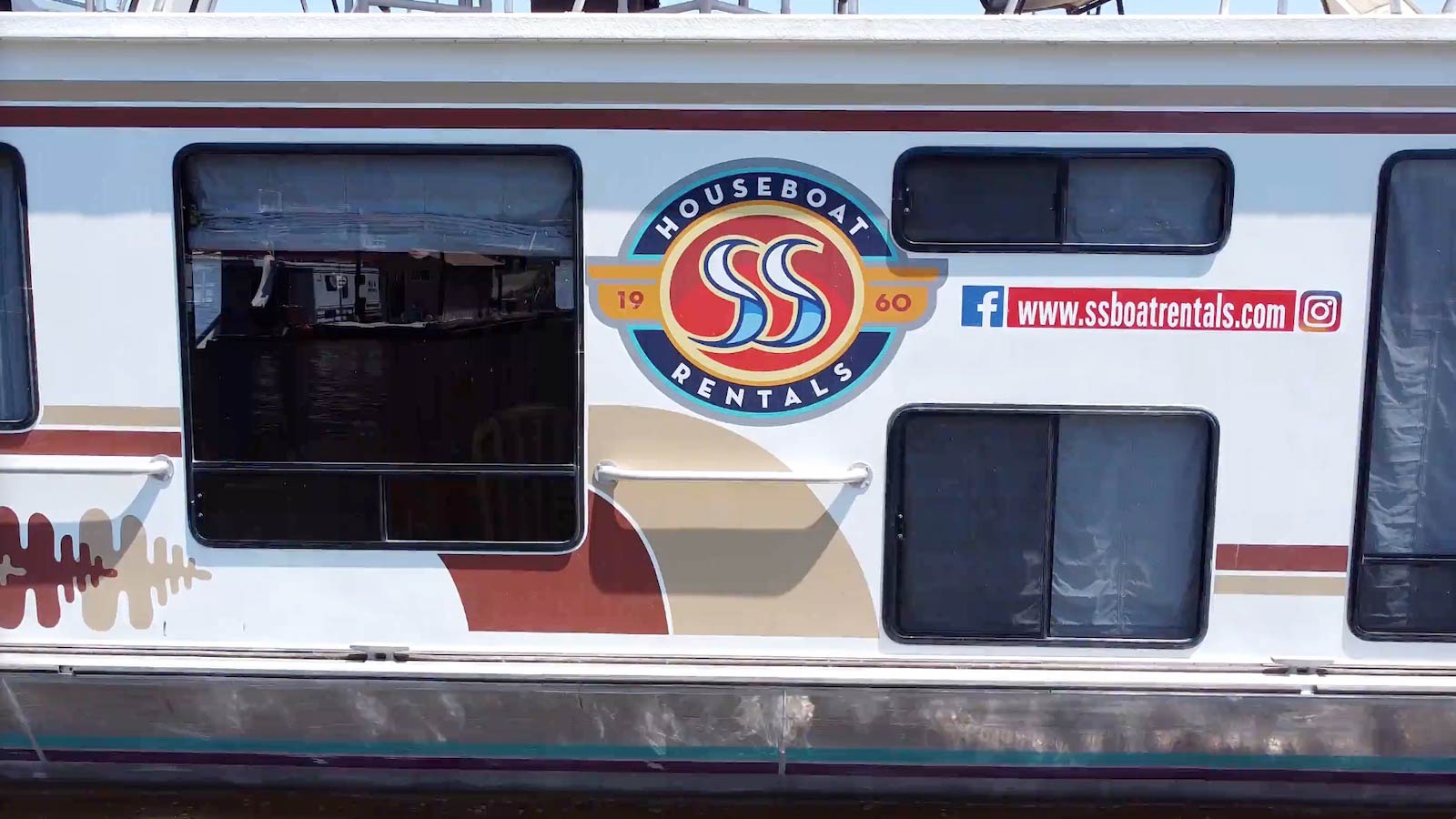 S And S Houseboat Rental