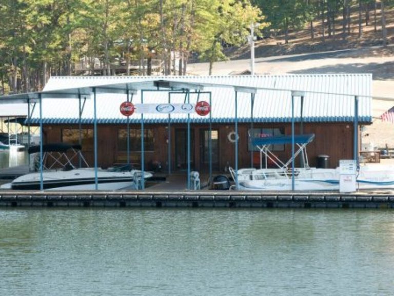 Swaha Lodge And Marina
