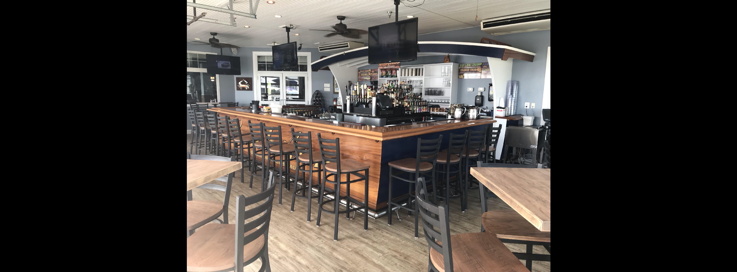 Lighthouse Restaurant And Dock Bar