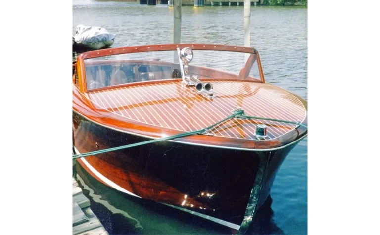 Crowley's Yacht Yard Lakeside