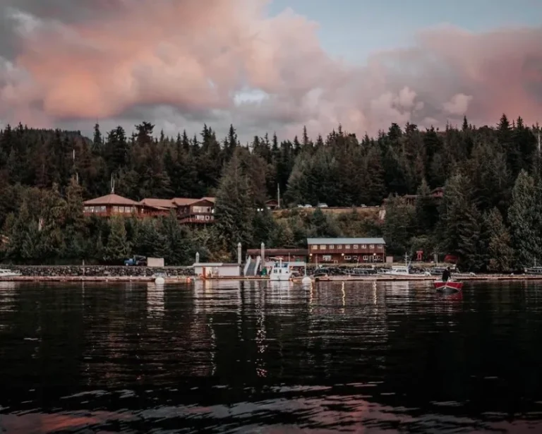 Edgewater Inn Restaurant And Marina