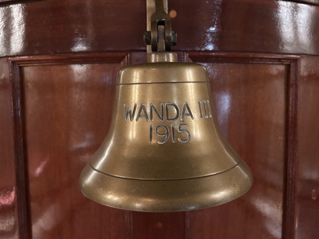 Wanda III ornamental bell
