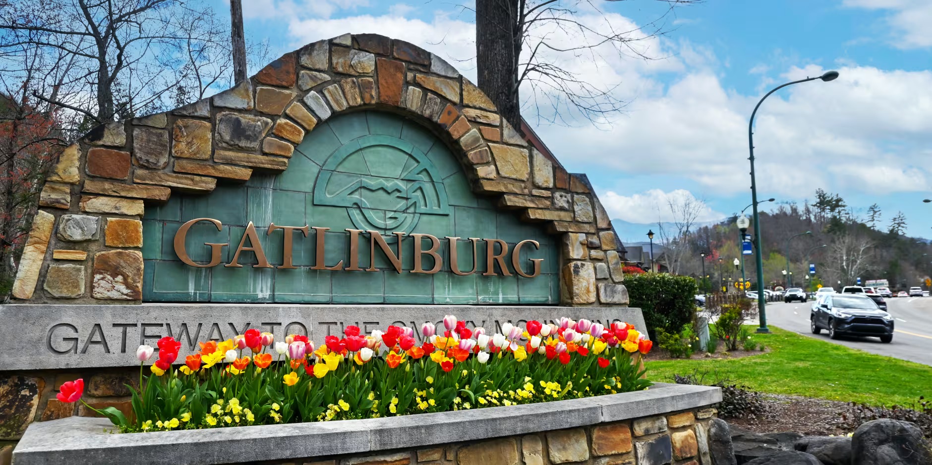 gatlinburg gateway to the smoky mountains