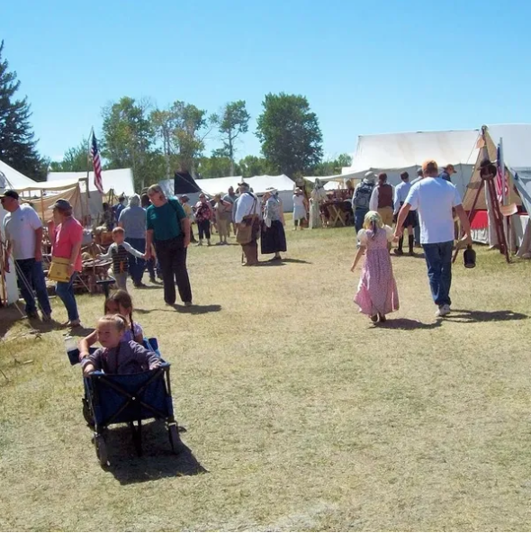 Fort Bridger Rendezvous families on the grounds