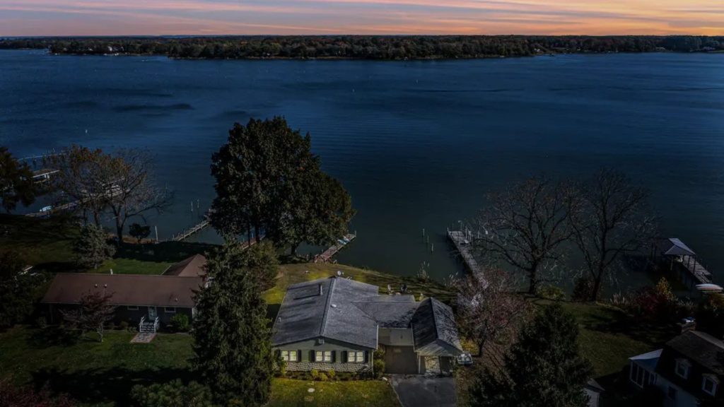 Waterfront Family Vacation Rental in Virginia