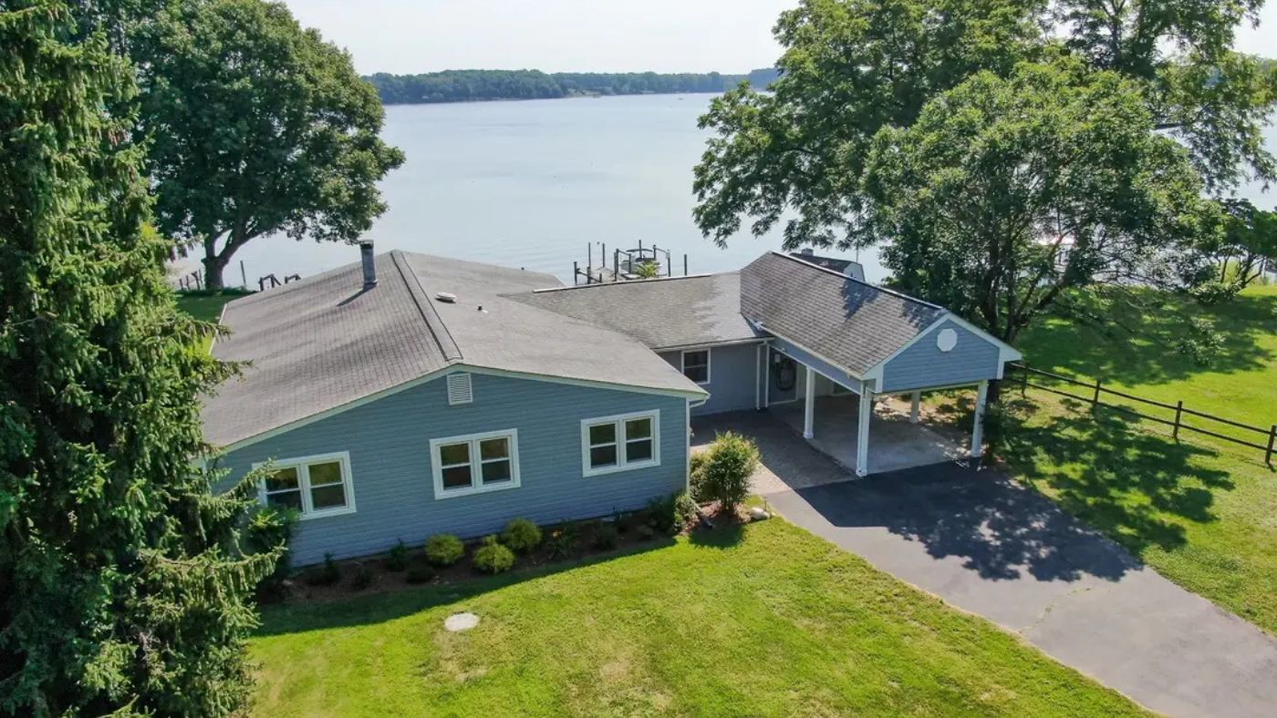 Waterfront Family Vacation Rental in Virginia ( )