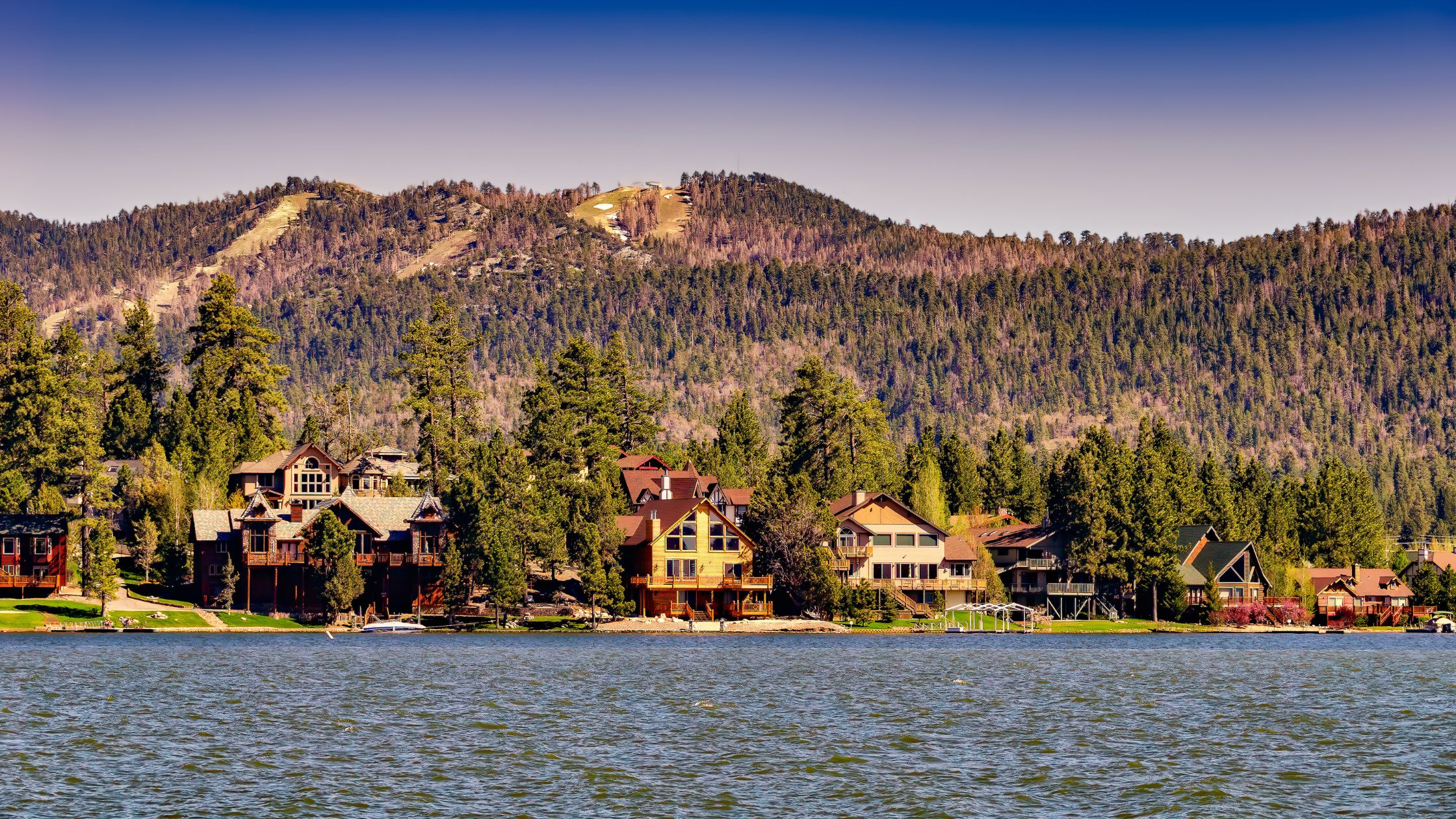 Big Bear lake landscape with lakeside cottages