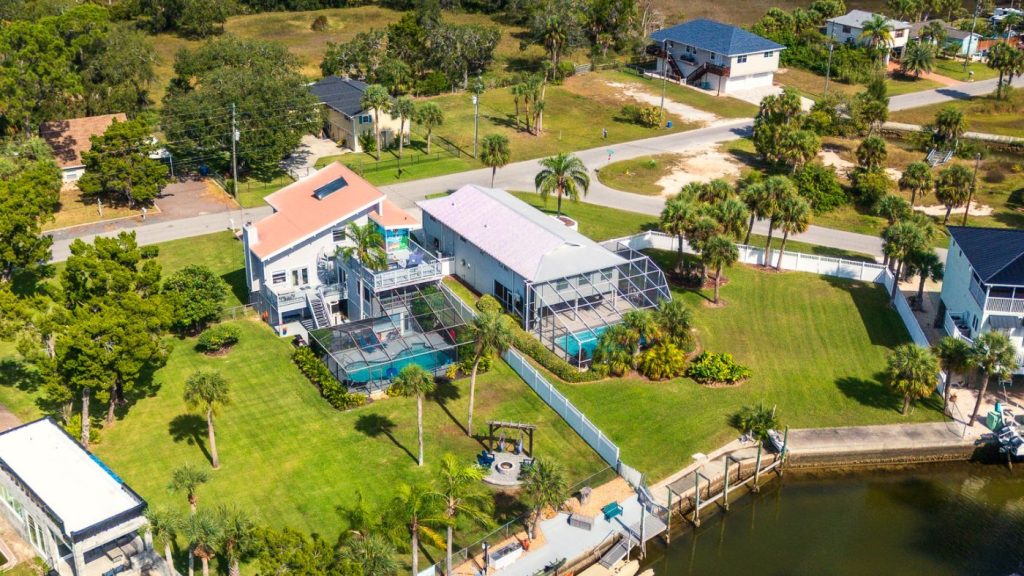 Gulf Access Waterfront Retreat ( )