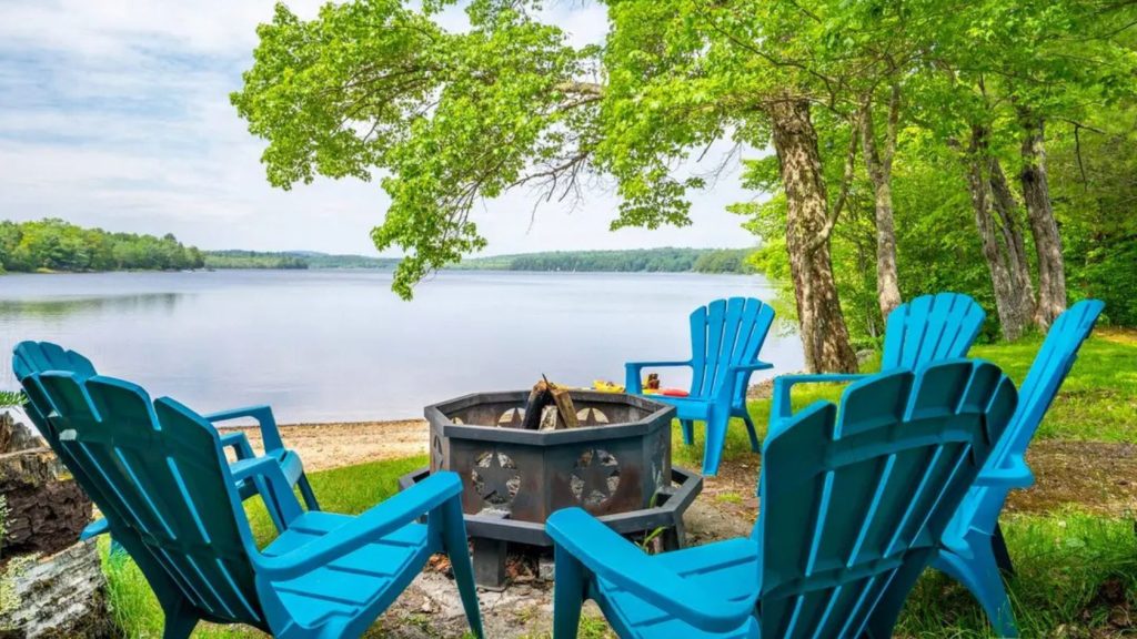 dog friendly Maine lake retreat ( )