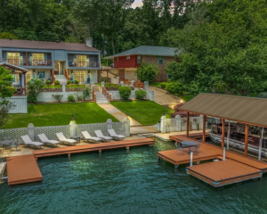 how to choose a lake home for a big family trip